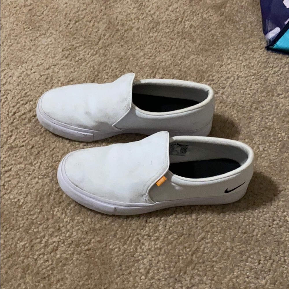 White nike slip ons